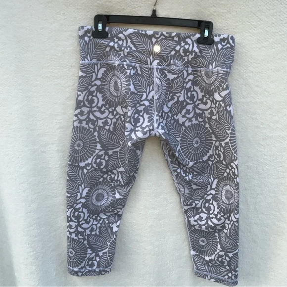 Lululemon Legging Womens 8/10 Gray Wunder‎ Under Crop Athletic Stretch Workout - Picture 4 of 8